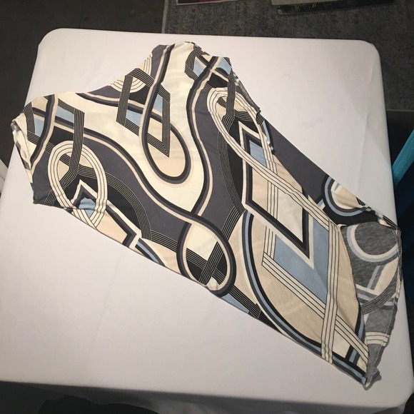 Eugenia Paul Geometric Print Asymmetrical Shirt - Picture 4 of 11